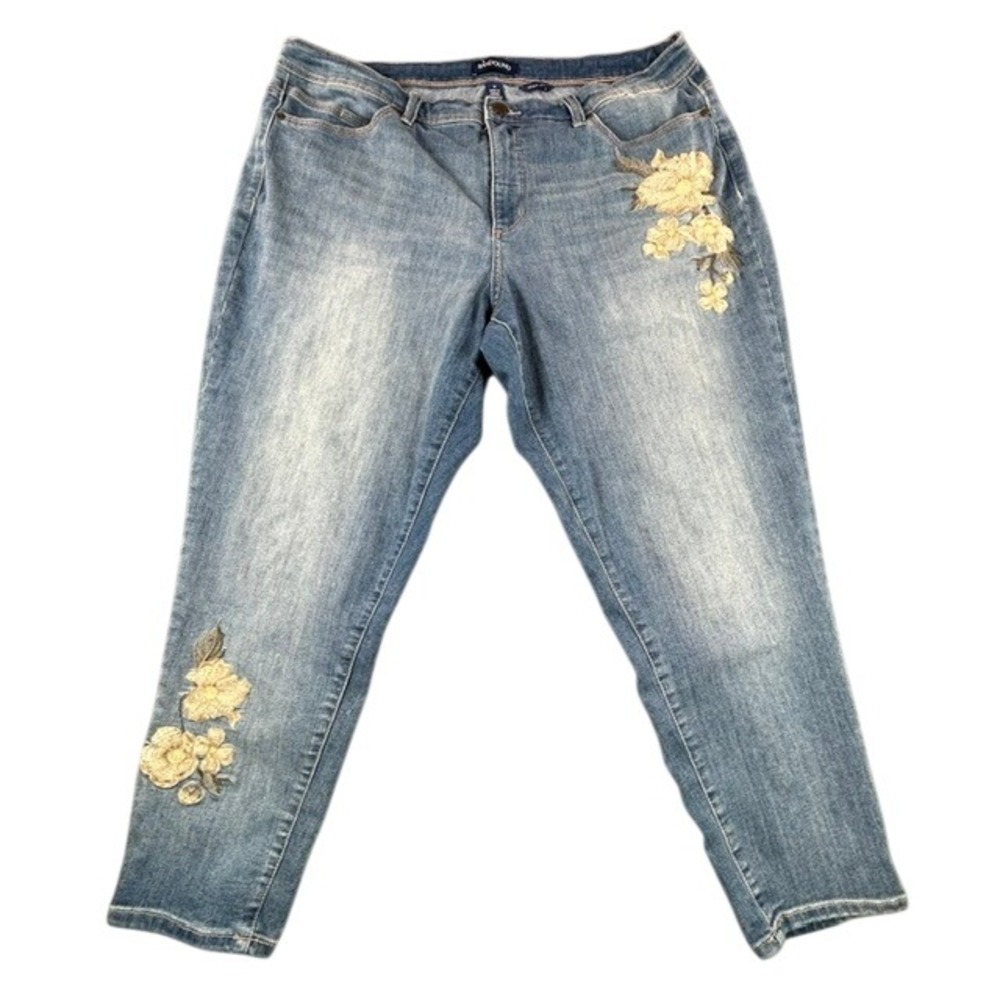 Bandolino Embroidered Floral Design Lisbeth Crop Denim Jeans 16 Stretch